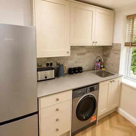 1 Bedroom Luxury Serviced With Parking *