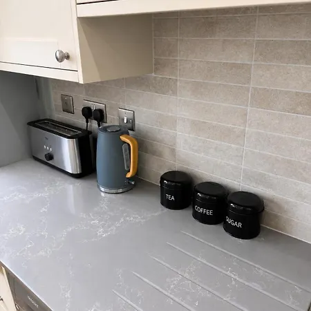Apartment 1 Bedroom Luxury Serviced With Parking Leeds (West Yorkshire)