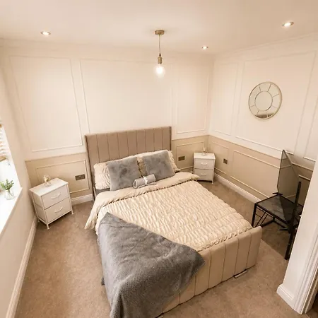1 Bedroom Luxury Serviced With Parking Apartment