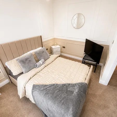 1 Bedroom Luxury Serviced With Parking * Leeds (West Yorkshire)