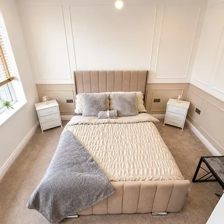 1 Bedroom Luxury Serviced With Parking *