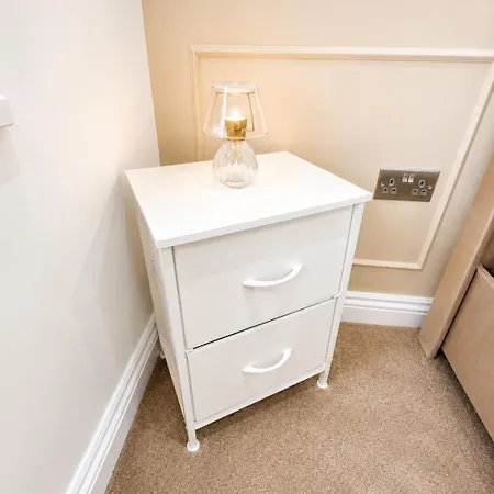 Apartment 1 Bedroom Luxury Serviced With Parking Leeds (West Yorkshire)