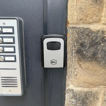 Apartment 1 Bedroom Luxury Serviced With Parking