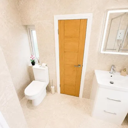 1 Bedroom Luxury Serviced With Parking Apartment Leeds (West Yorkshire)