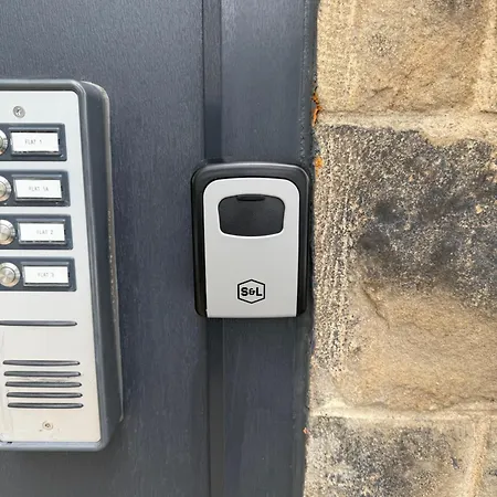 1 Bedroom Luxury Serviced With Parking *